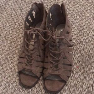 BCBG generation, gladiator sandals